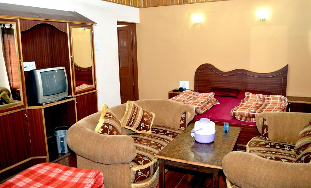 Kasauli Hotel Puri Habitación foto