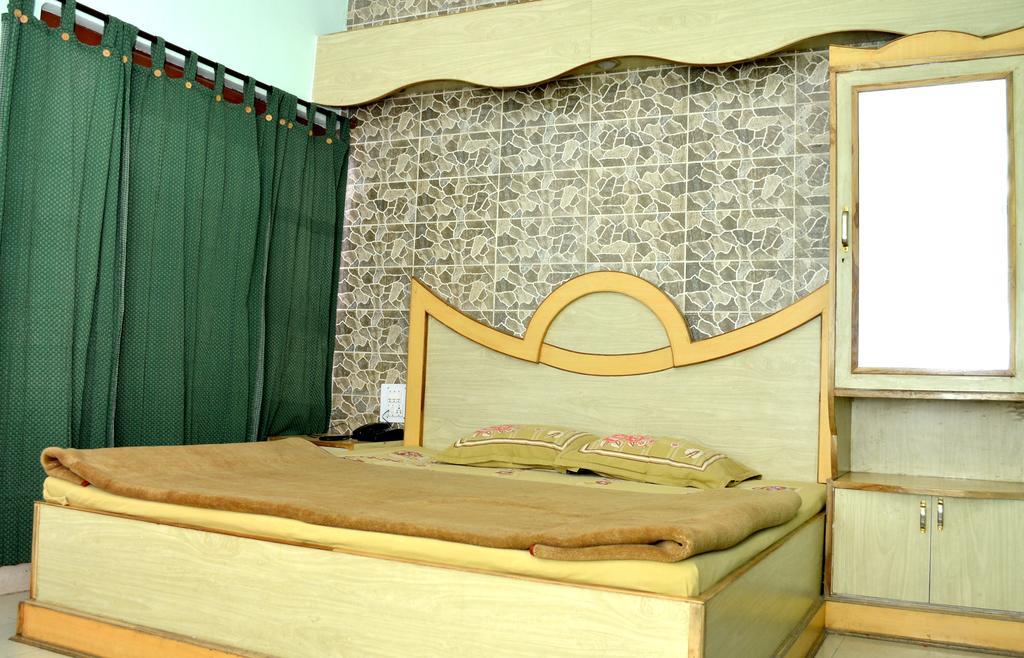 Kasauli Hotel Puri Habitación foto